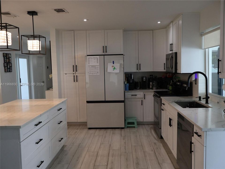 For Rent: $4,500 (3 beds, 2 baths, 1526 Square Feet)