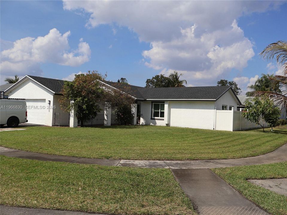For Rent: $4,500 (3 beds, 2 baths, 1526 Square Feet)