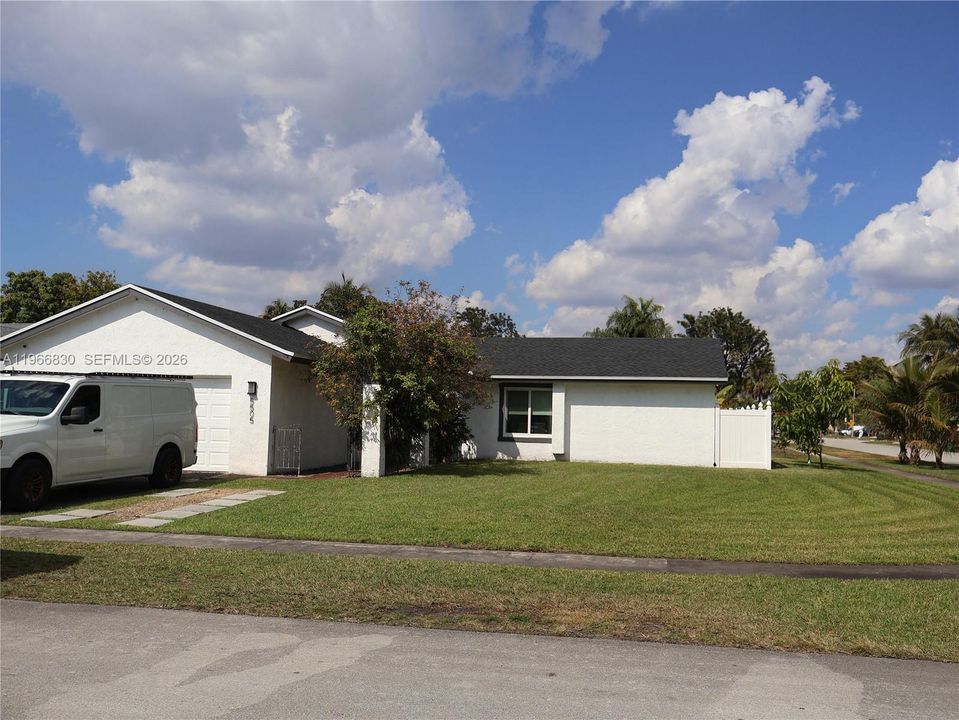 For Rent: $4,500 (3 beds, 2 baths, 1526 Square Feet)