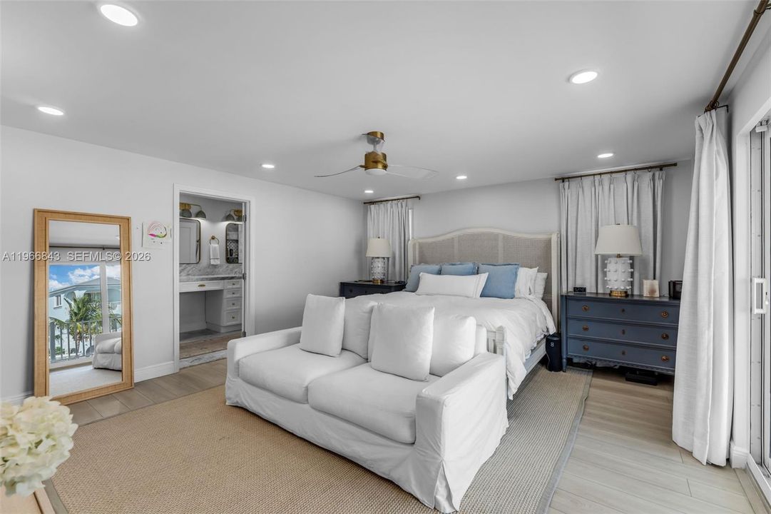 Recently Sold: $2,980,000 (3 beds, 2 baths, 1540 Square Feet)