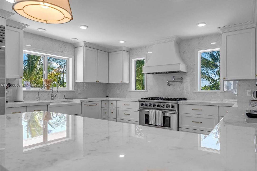 Recently Sold: $2,980,000 (3 beds, 2 baths, 1540 Square Feet)