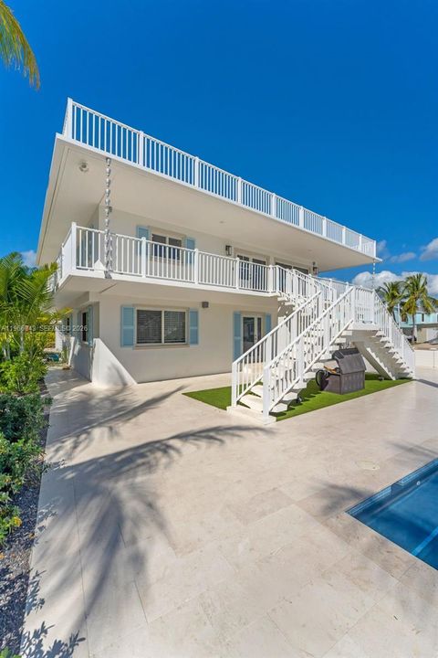 Recently Sold: $2,980,000 (3 beds, 2 baths, 1540 Square Feet)