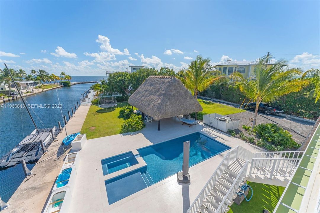 Recently Sold: $2,980,000 (3 beds, 2 baths, 1540 Square Feet)