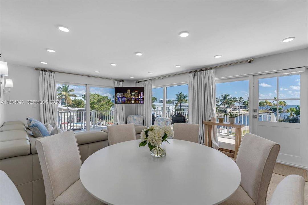 Recently Sold: $2,980,000 (3 beds, 2 baths, 1540 Square Feet)