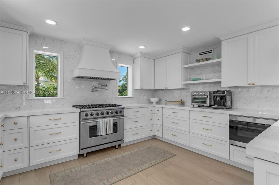 Recently Sold: $2,980,000 (3 beds, 2 baths, 1540 Square Feet)