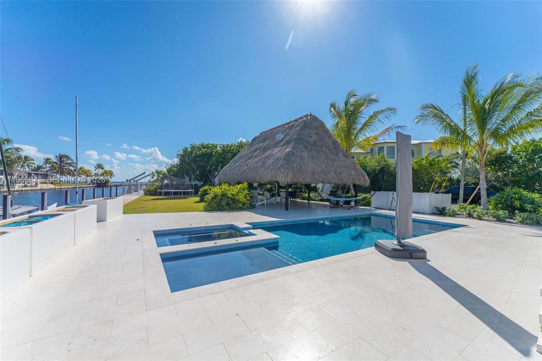 Recently Sold: $2,980,000 (3 beds, 2 baths, 1540 Square Feet)