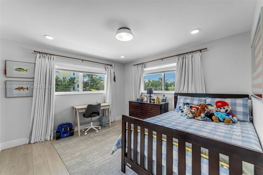 Recently Sold: $2,980,000 (3 beds, 2 baths, 1540 Square Feet)