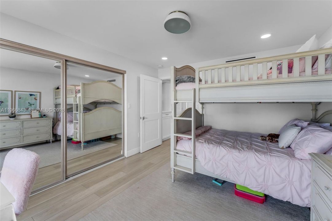 Recently Sold: $2,980,000 (3 beds, 2 baths, 1540 Square Feet)