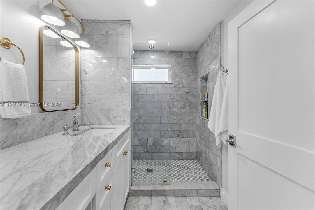 Recently Sold: $2,980,000 (3 beds, 2 baths, 1540 Square Feet)
