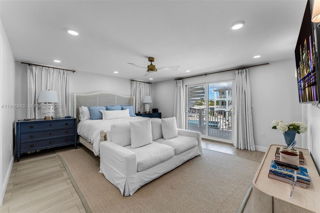 Recently Sold: $2,980,000 (3 beds, 2 baths, 1540 Square Feet)