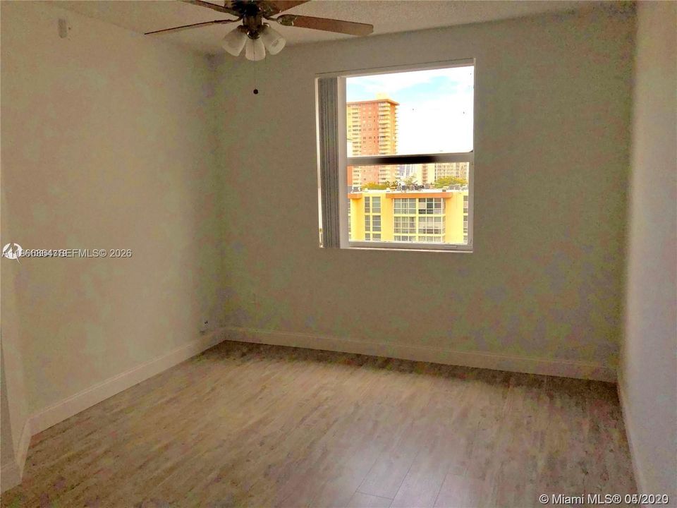 For Sale: $388,900 (1 beds, 1 baths, 715 Square Feet)