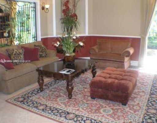 For Sale: $388,900 (1 beds, 1 baths, 715 Square Feet)