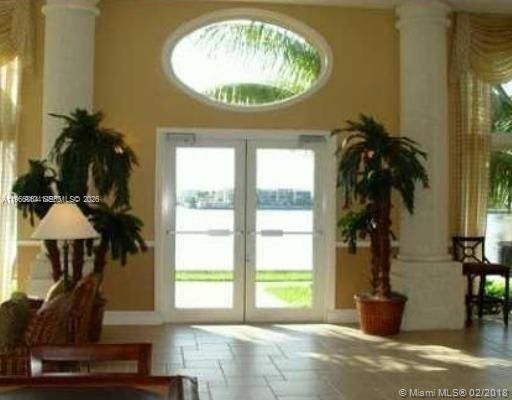 For Sale: $388,900 (1 beds, 1 baths, 715 Square Feet)