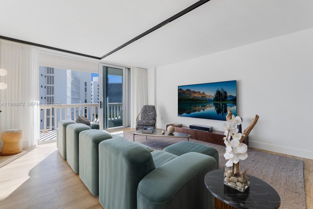 For Sale: $1,799,000 (3 beds, 2 baths, 2428 Square Feet)