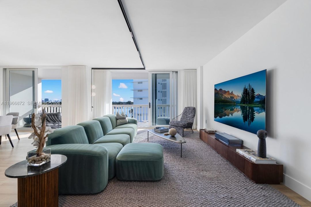 For Sale: $1,799,000 (3 beds, 2 baths, 2428 Square Feet)