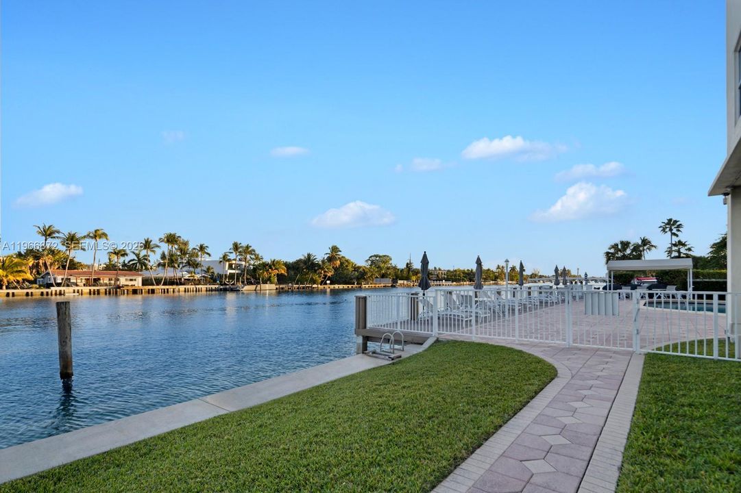 For Sale: $1,799,000 (3 beds, 2 baths, 2428 Square Feet)