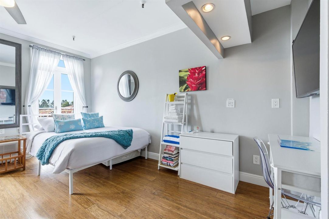 Juliet Balcony Studio Suite