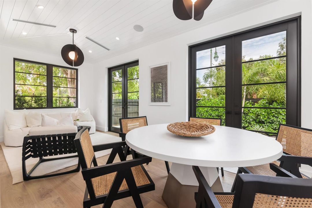 Sunroom/Dining Area