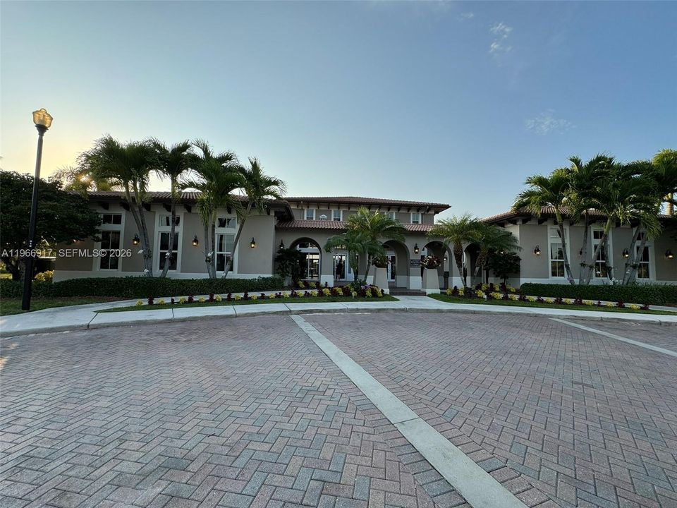For Sale: $325,000 (3 beds, 2 baths, 1325 Square Feet)