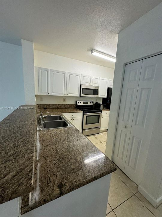 For Sale: $325,000 (3 beds, 2 baths, 1325 Square Feet)