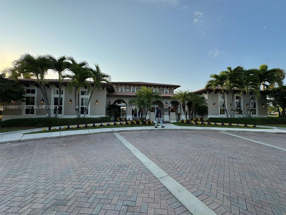 For Sale: $325,000 (3 beds, 2 baths, 1325 Square Feet)