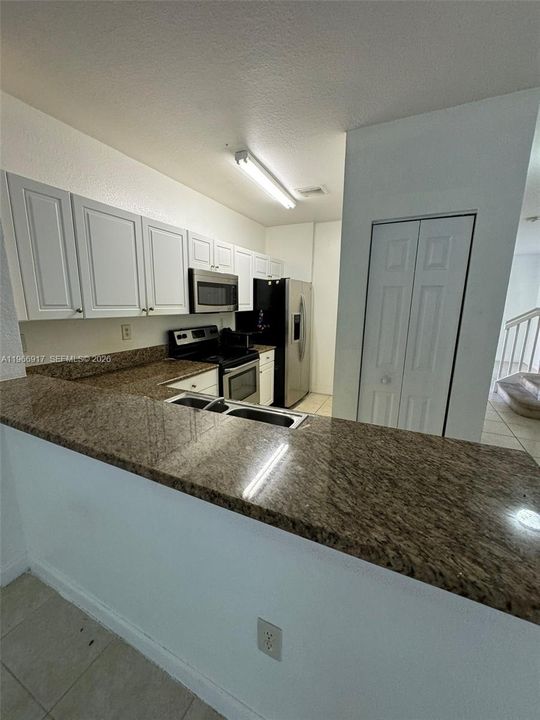 For Sale: $325,000 (3 beds, 2 baths, 1325 Square Feet)