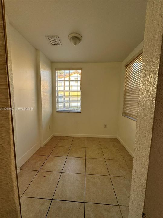 For Sale: $325,000 (3 beds, 2 baths, 1325 Square Feet)