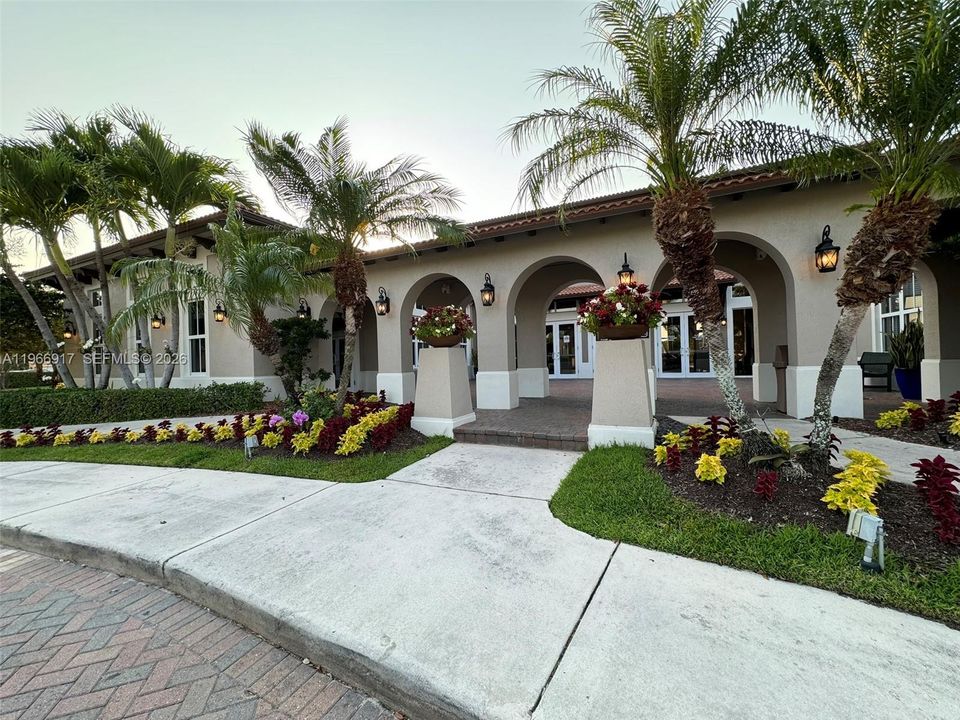 For Sale: $325,000 (3 beds, 2 baths, 1325 Square Feet)