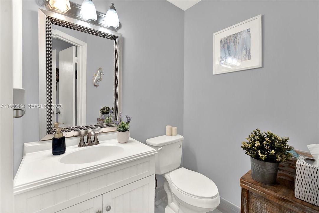 For Sale: $315,000 (2 beds, 2 baths, 1230 Square Feet)