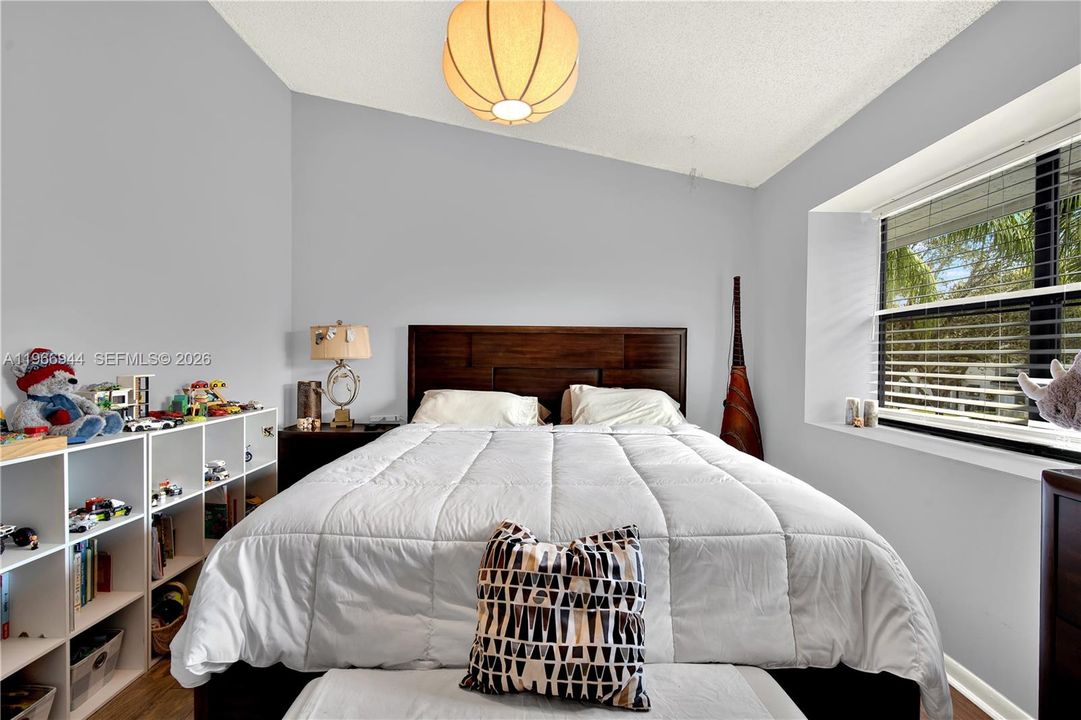 For Sale: $315,000 (2 beds, 2 baths, 1230 Square Feet)