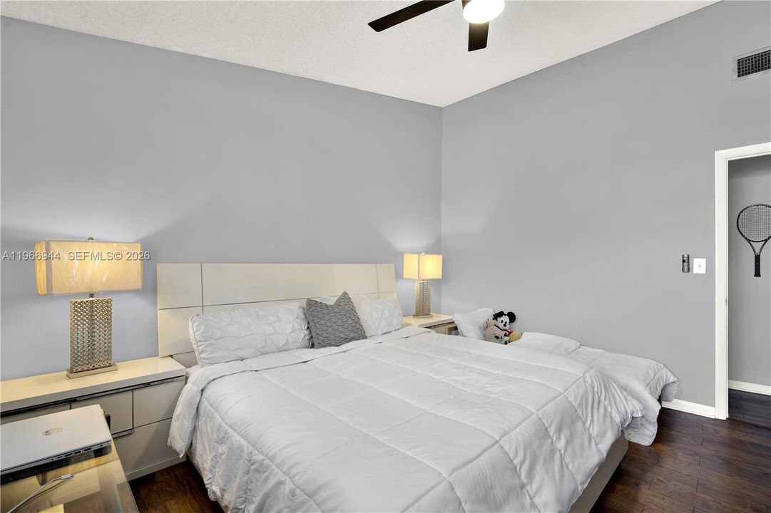 For Sale: $315,000 (2 beds, 2 baths, 1230 Square Feet)