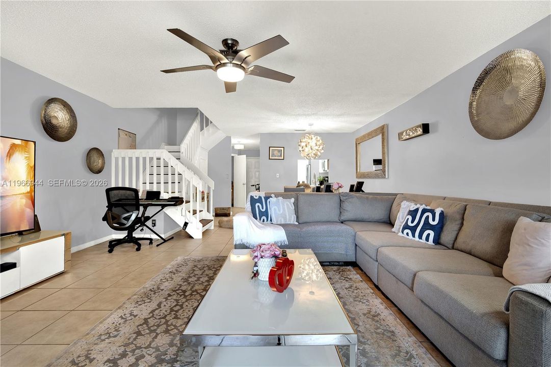 For Sale: $315,000 (2 beds, 2 baths, 1230 Square Feet)