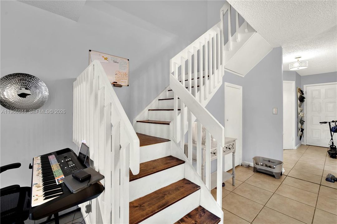 For Sale: $315,000 (2 beds, 2 baths, 1230 Square Feet)