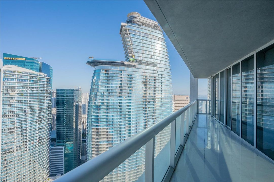 #iconbrickell#buyinmiamiflorida#luisurcuyo#brickellrealestate