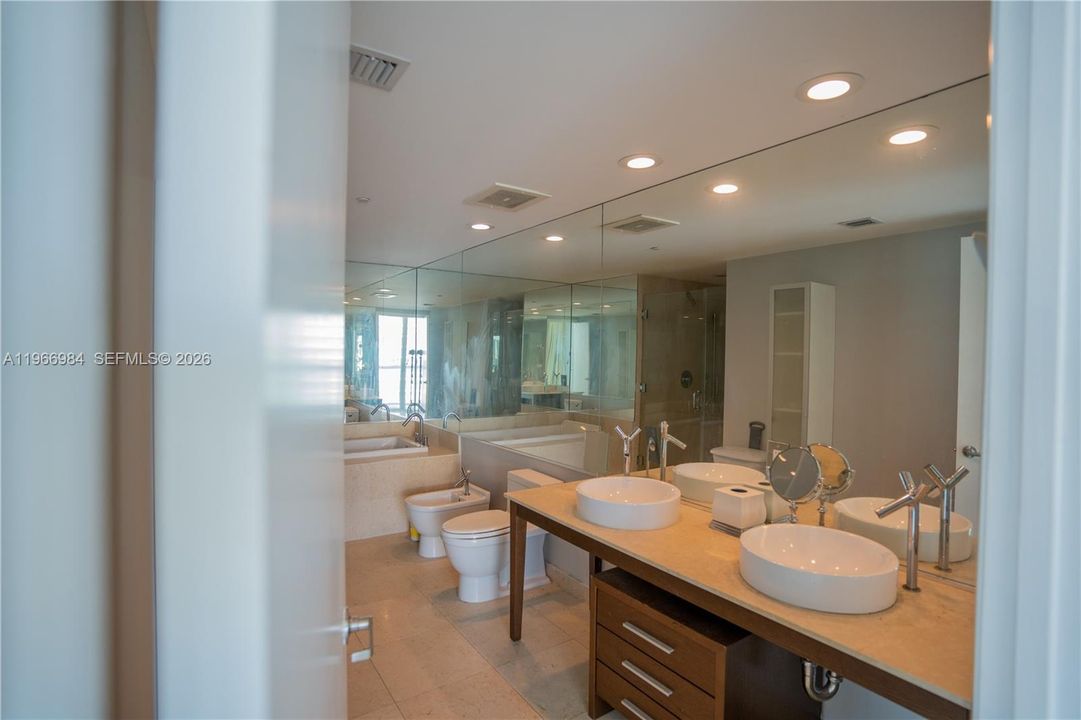 #iconbrickell#buyinmiamiflorida#luisurcuyo#brickellrealestate