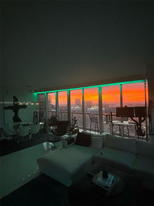 #iconbrickell#buyinmiamiflorida#luisurcuyo#brickellrealestate