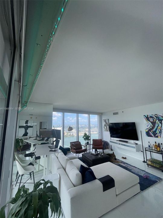 #iconbrickell#buyinmiamiflorida#luisurcuyo#brickellrealestate