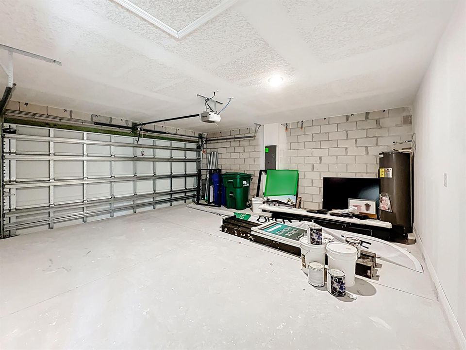 1390 Schumann Drive-63