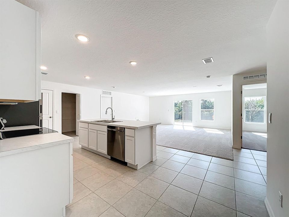1390 Schumann Drive-23