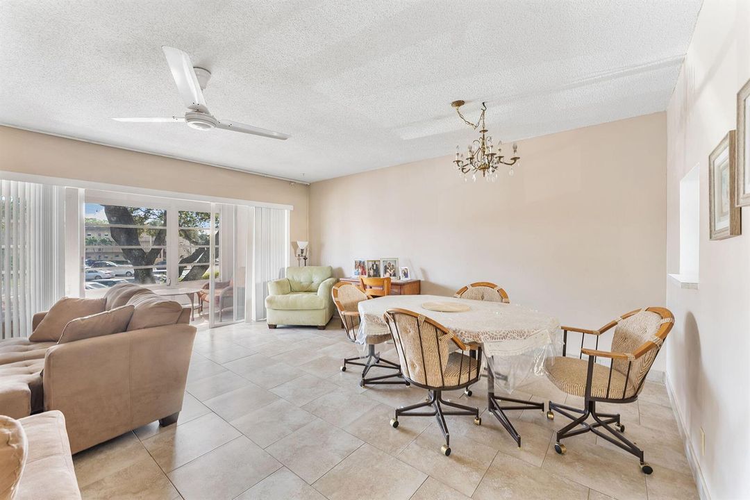 Living room/dining area