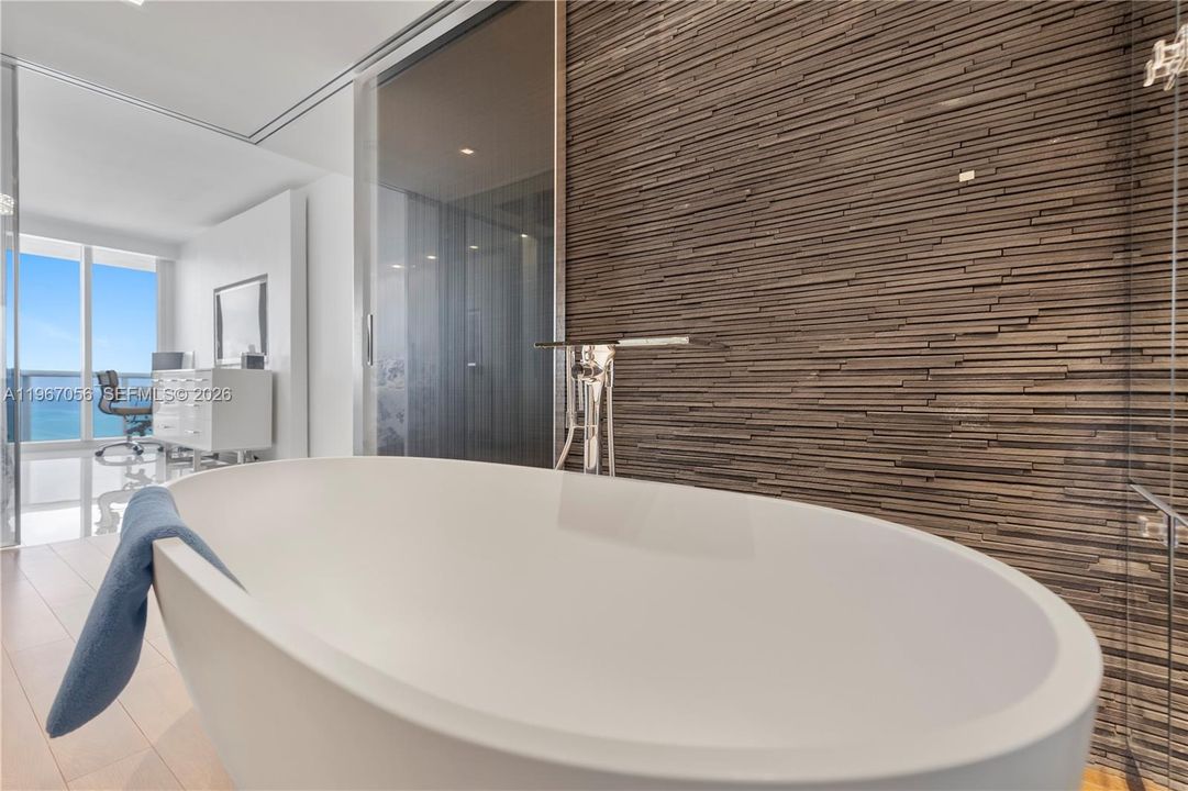 Active With Contract: $9,500 (3 beds, 3 baths, 1980 Square Feet)