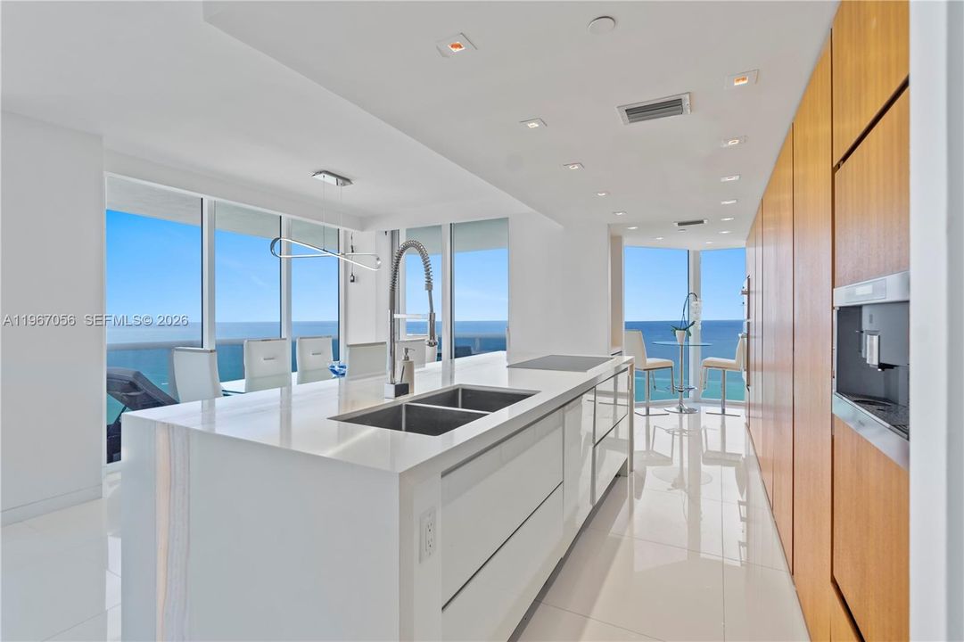 Active With Contract: $9,500 (3 beds, 3 baths, 1980 Square Feet)