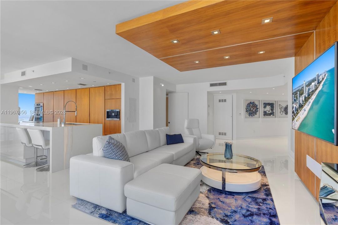 Active With Contract: $9,500 (3 beds, 3 baths, 1980 Square Feet)