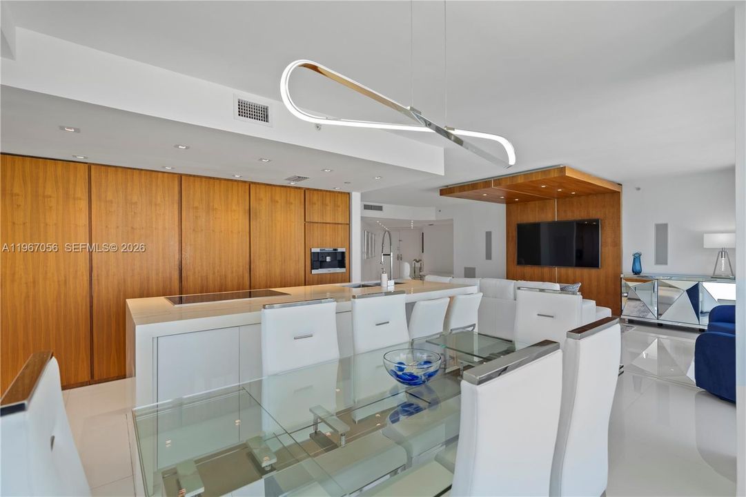 Active With Contract: $9,500 (3 beds, 3 baths, 1980 Square Feet)