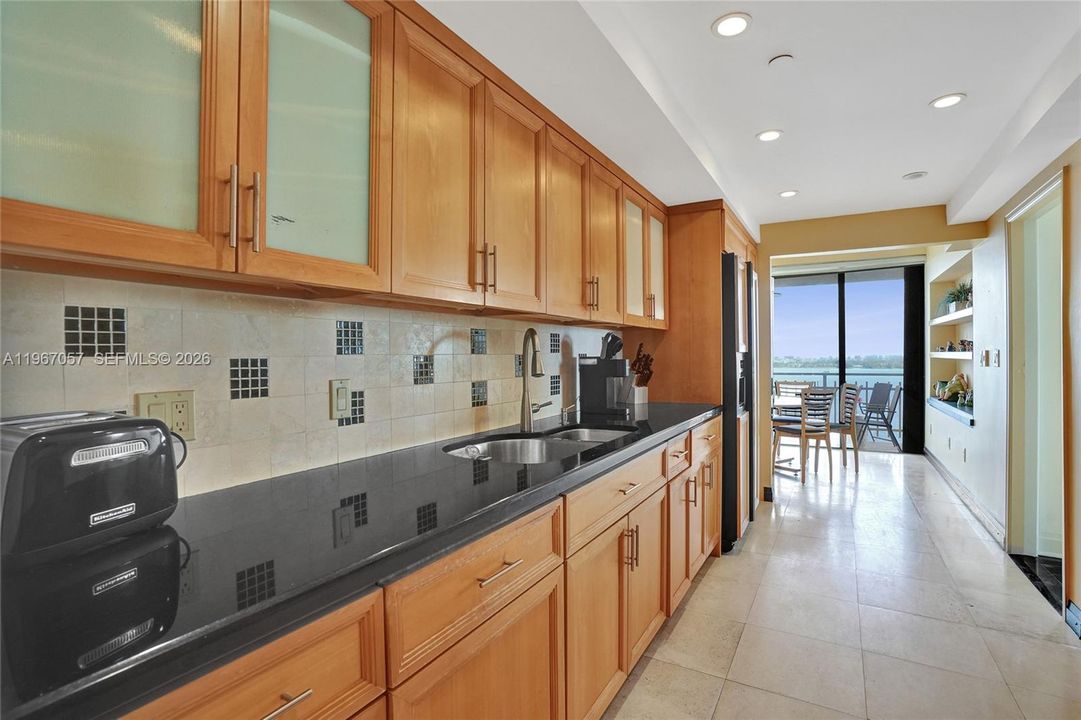 Vendido Recientemente: $799,000 (3 camas, 2 baños, 2749 Pies cuadrados)