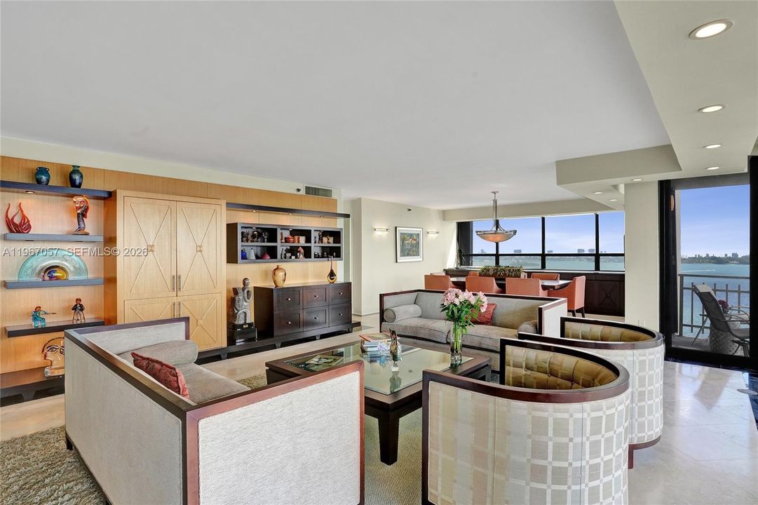 Vendido Recientemente: $799,000 (3 camas, 2 baños, 2749 Pies cuadrados)
