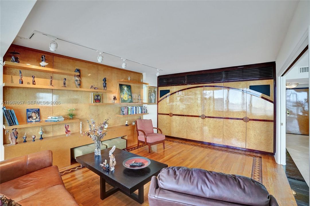 Vendido Recientemente: $799,000 (3 camas, 2 baños, 2749 Pies cuadrados)