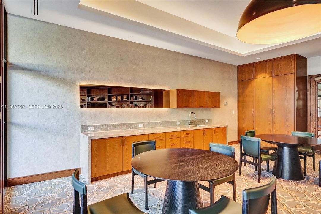 Vendido Recientemente: $799,000 (3 camas, 2 baños, 2749 Pies cuadrados)