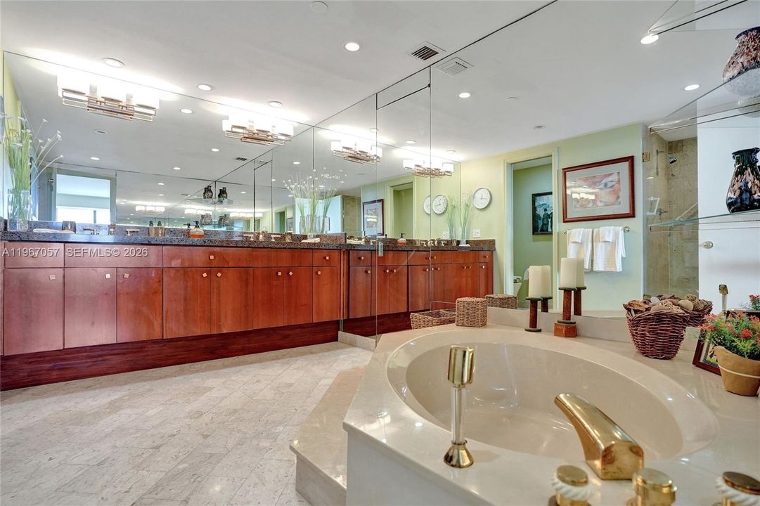 Vendido Recientemente: $799,000 (3 camas, 2 baños, 2749 Pies cuadrados)