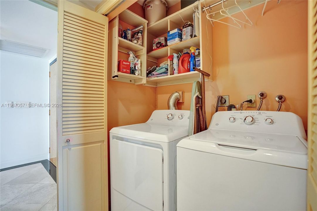 Vendido Recientemente: $799,000 (3 camas, 2 baños, 2749 Pies cuadrados)